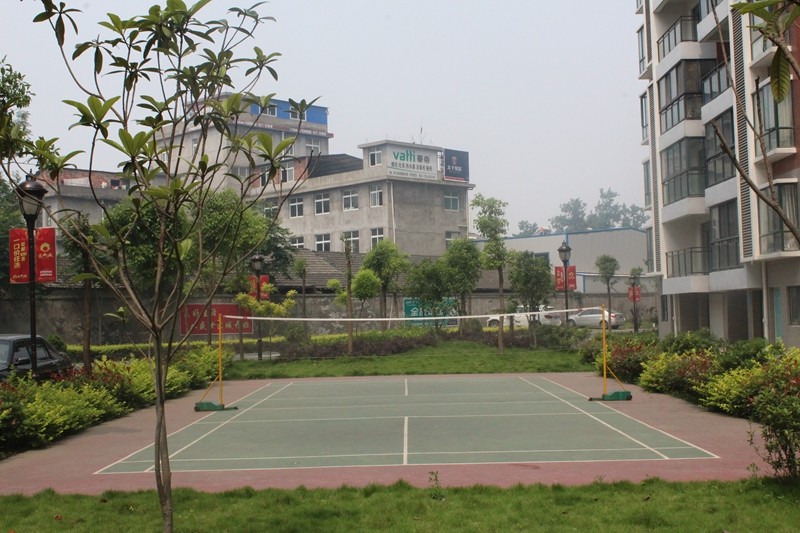 小区内羽毛球场
